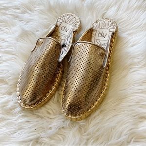 DV Dolce Vita Gold Faux Leather Perforated Espadrille Slides Size 6